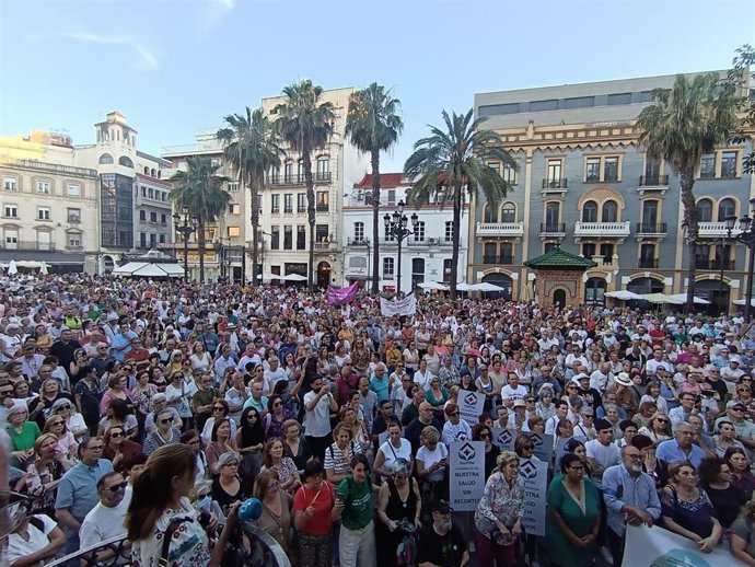 Archivo - Manifestación por la sanidad pública en Huelva el pasado mes de mayo.