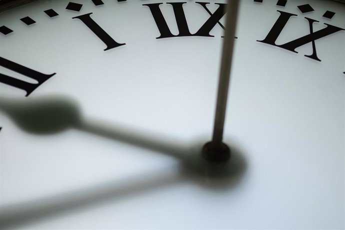 Archivo - El reloj de la Real Casa de Correos en la Puerta del Sol, a 19 de diciembre de 2024, en Madrid (España). 