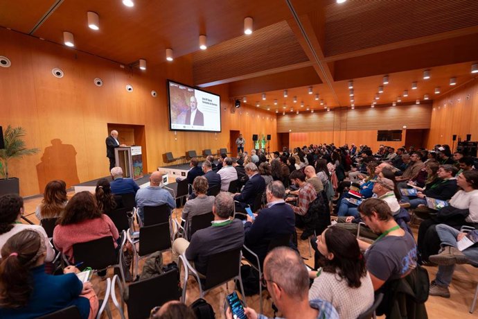 El consejero Aierdi en el acto de clausura del programa LIFE Nadapta.