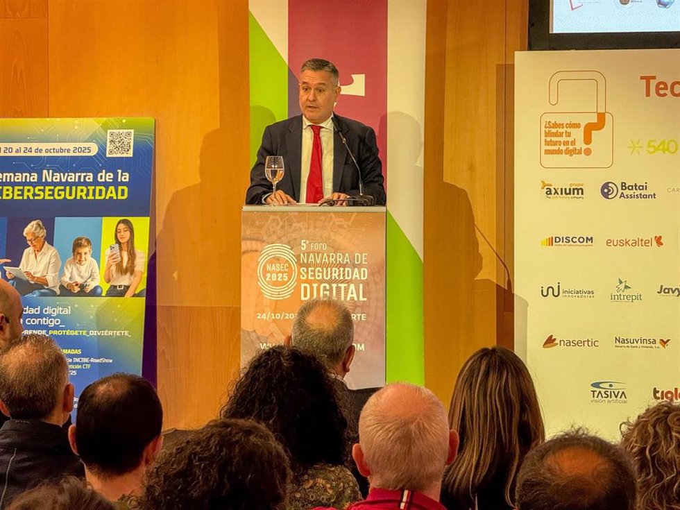 El consejero de Universidad, Innovación y Transformación Digital, Juan Luis García, interviene en el 5 Foro Navarra de Seguridad Digital NASEC 2025.