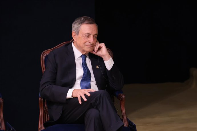 Mario Draghi, galardonado con el Premio Princesa de Asturias de Cooperación Internacional 2025, durante la ceremonia de entrega en el Teatro Campoamor.