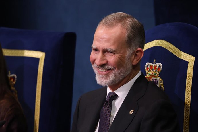 Rei Felipe durante a cerimônia de entrega dos Prêmios Princesa de Astúrias 2025, realizada no Teatro Campoamor, em 24 de outubro de 2025, em Oviedo (Espanha). Fundação Princesa de Astúrias elaborou um extenso programa de mais de setenta atividades para os