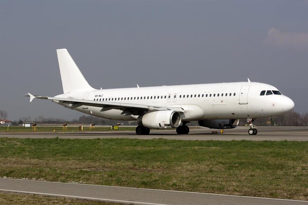 Archivo - Avión.