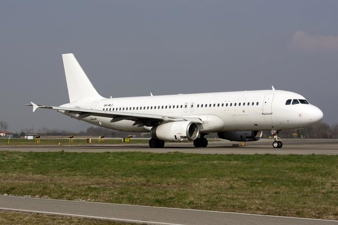 Archivo - March 4, 2023, Bergamo, Italy: An Avion Express Airbus 320 taxiing at Milan Bergamo Orio al Serio airport. Avion Express is a Lithuanian ACMI and aircraft leasing operator headquartered in Vilnius. The company is a part of Avia Solutions Group. 