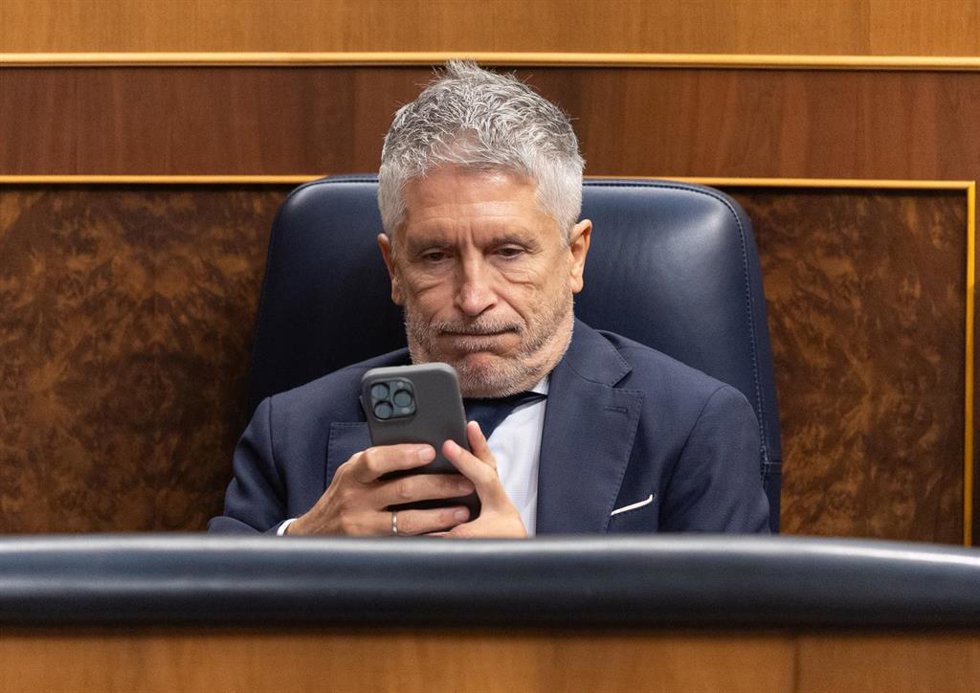 Archivo - El ministro de Interior, Fernando Grande-Marlaska, durante una sesión plenaria en el Congreso