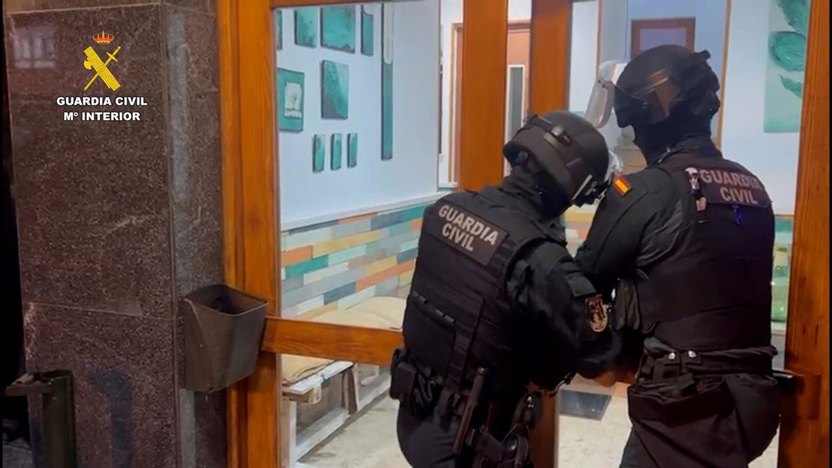 Cuatro detenidos en Torrelavega por más de 120 delitos de sextorsión