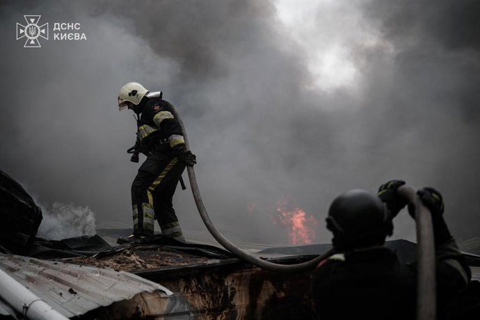 Imagem de arquivo de um bombardeio russo em Kiev, 25 de outubro de 2025.