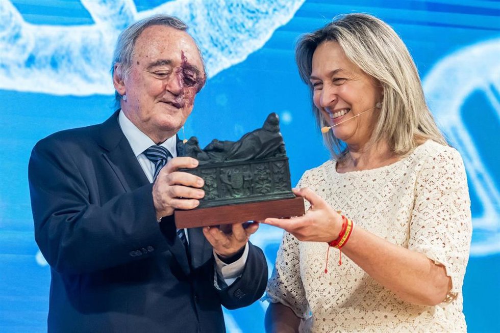 Mariano Barbacid recibe el Premio Valores Humanos y Culturales en la inauguración del curso de Siglo Futuro