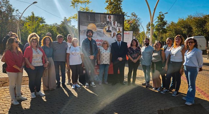 Exposición para concienciar sobre la siniestralidad laboral en la Alameda de Hércules de Sevilla.