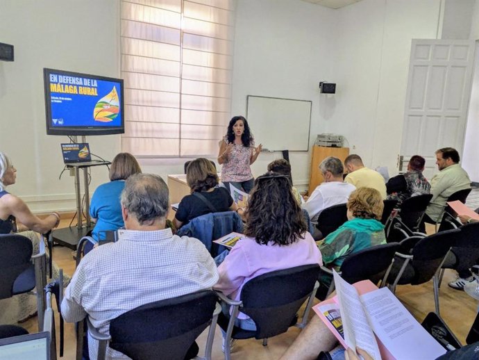 La coordinadora provincial de IU Málaga, Toni Morillas, en unas jornadas de IU