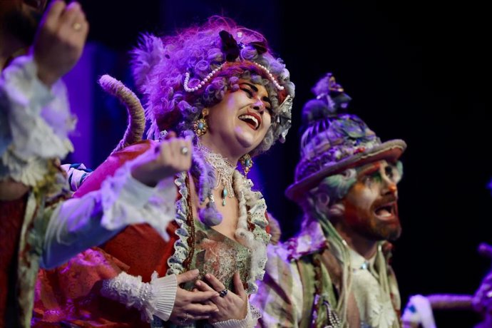 Archivo - La comparsa 'Las ratas' gana el primer premio de su categoría en la final del COAC de Cádiz en el Gran Teatro Falla, a 28 de febrero de 2025 en Cádiz (Andalucía, España).  