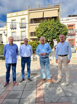 El portavoz socialista en la Diputación de Córdoba, Esteban Morales; el portavoz del grupo municipal socialista en Aguilar, Mateo Urbano; y el secretario general socialista local, Antonio Prieto.