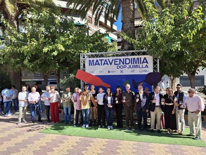 Imagen de la consejera de Agua, Agricultura, Ganadería y Pesca, Sara Rubira, en la inauguración de feria Matavendimia de Jumilla