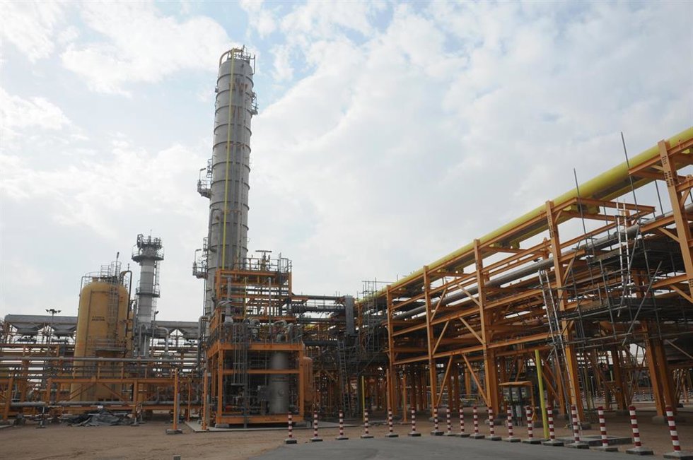 Archivo - Imagen de archivo de una refinería en Basora (Irak)