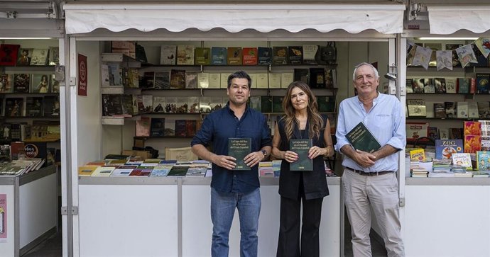 La presentación de 'La Copa del Rey en el Decano del Tenis Español. Real Club Recreativo de Tenis de Huelva: 136 años de historia", de Jaime Zaforas Díaz, en la Feria del Libro de Huelva.