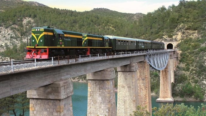 El Tren dels Llacs de FGC