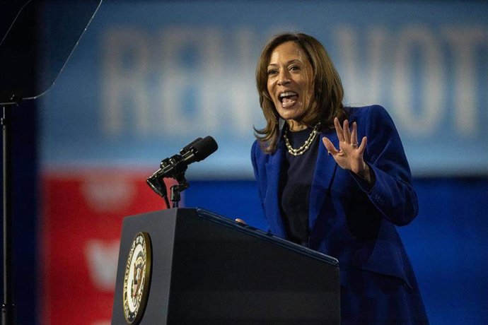Archivo - Arquivo - 30 de julho de 2025: A candidata democrata à presidência, a vice-presidente Kamala Harris, fala durante uma parada de campanha no Reno Events Center em 31 de outubro de 2024, em Reno, Nevada.
