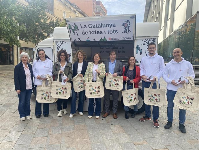 La consellera de Territorio, Vivienda y Transición Ecológica de la Generalitat, Sílvia Paneque, durante la primera parada de la campaña 'Pla del Govern al territori' en Girona