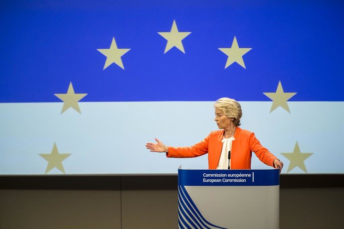 Archivo - Arquivo - 9 de setembro de 2024, Bruxelas, Bélgica: URSULA VON DER LEYEN, Presidente da Comissão Europeia, fala durante uma coletiva de imprensa para a apresentação do relatório de Mario Draghi sobre a competitividade da Europa. Espera-se que o 