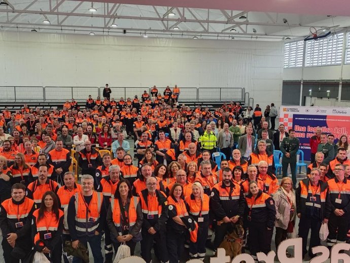 Foto de familia del XXV Congreso de la Red de Agrupaciones de Voluntarios de Protección Civil celebrado este sábado en Utebo.