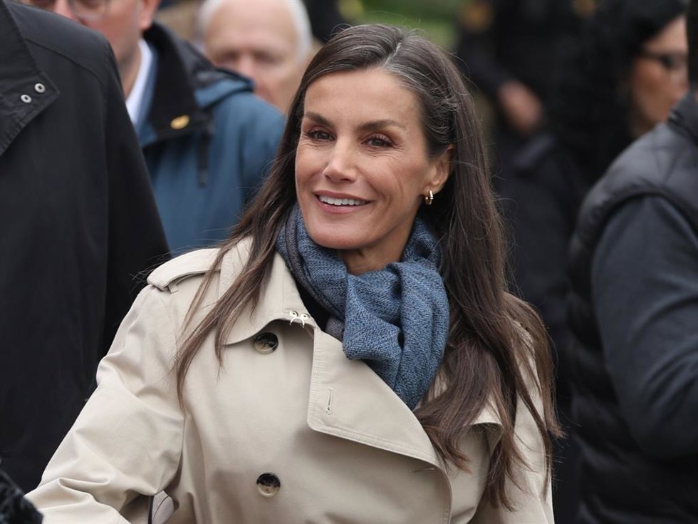 La Reina Letizia y el Rey Felipe VI durante el acto de entrega del premio al Pueblo Ejemplar de Asturias 2025, a 25 de octubre de 2025, en Valdesoto, Sieto, Asturias (España).