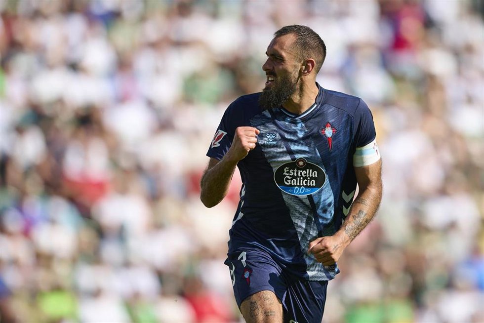 Borja Iglesias, en un partido con el Celta de Vigo.