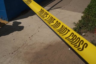 Archivo - August 27, 2025, Minneapolis, Minnesota, USA: Blood from a shooting victim dots the sidewalk outside Annunciation Church on Clinton Avenue South in Minneapolis. Two young children were killed and 17 others were injured in the mass shooting at th