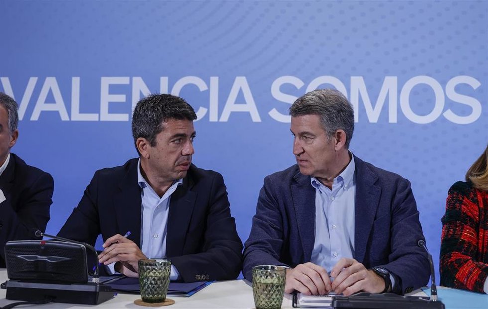 Archivo - El presidente de la Generalitat Valenciana y del PPCV, Carlos Mazón, y el presidente del Partido Popular, Alberto Núñez Feijóo.