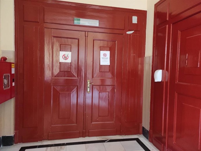 Archivo - Puerta de acceso a la sala de vistas de la Audiencia de Jaén