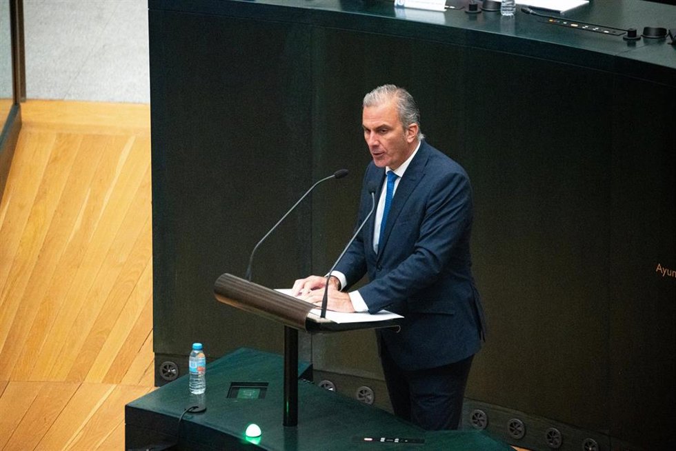 El portavoz de VOX en el Ayuntamiento de Madrid, Javier Ortega Smith, interviene durante una sesión ordinaria del Pleno Municipal