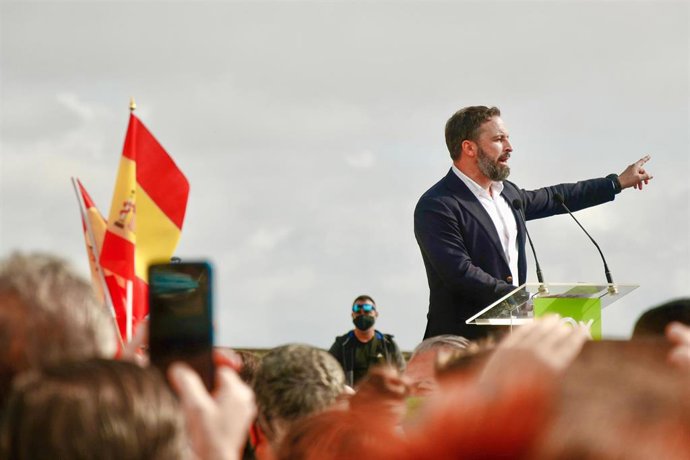 Archivo - El presidente de Vox, Santiago Abascal, interviene durante una concentración en Arrecife, Lanzarote (España), a 5 de diciembre de 2020. 