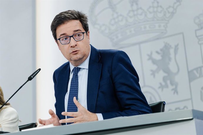 Archivo - Arquivo - O Ministro da Transformação Digital e da Função Pública, Óscar López, durante uma coletiva de imprensa após a reunião do Conselho de Ministros, no Palácio Moncloa, em 6 de maio de 2025, em Madri (Espanha). A redução do j