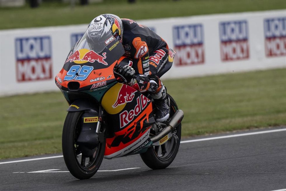 El piloto español José Antonio Rueda durante un Gran Premio del Mundial de 2025