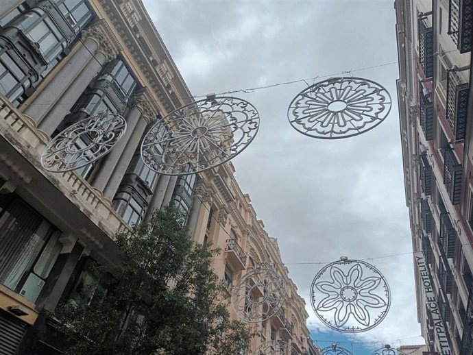 Archivo - Un Madrid de luces instaladas se prepara para la Navidad