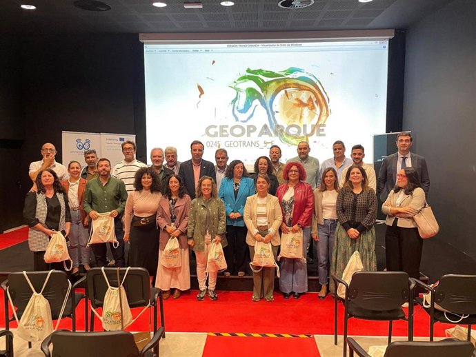 Foro impulsado por la Diputación de Huelva con alcaldes de Aracena y Picos de Aroche y Cuenca Minera para avanzar en  la presentación de una candidatura a Geoparque Mundial de la Unesco.