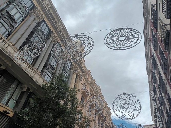 Archivo - Arquivo - Uma Madri de luzes instaladas se prepara para o Natal