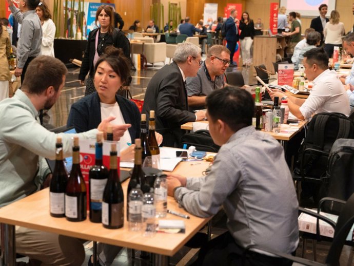 El encuentro se celebra este lunes 27 en el Espacio Aura