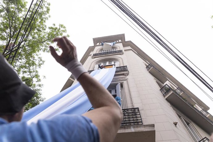 October 17, 2025, Ciudad Autonoma, Buenos Aires, argentina: In the midst of the campaign for the national legislative elections to be held on Sunday, October 26, Peronists marched this Friday to the ConstituciĂ�Âłn department where former President Cristi