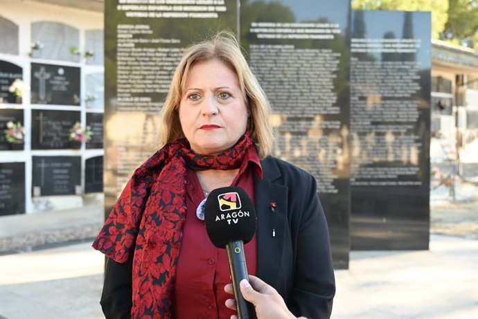 La diputada autonómica Juana Tere Guilleme este domingo ern el cementerio de Ejea de los Caballeros.