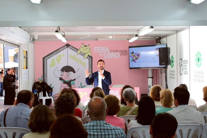 La conferencia 'Clubes de lectura: espacios de diálogo, cohesión y crecimiento colectivo', desarrollada por Daniel Blanco Parra.