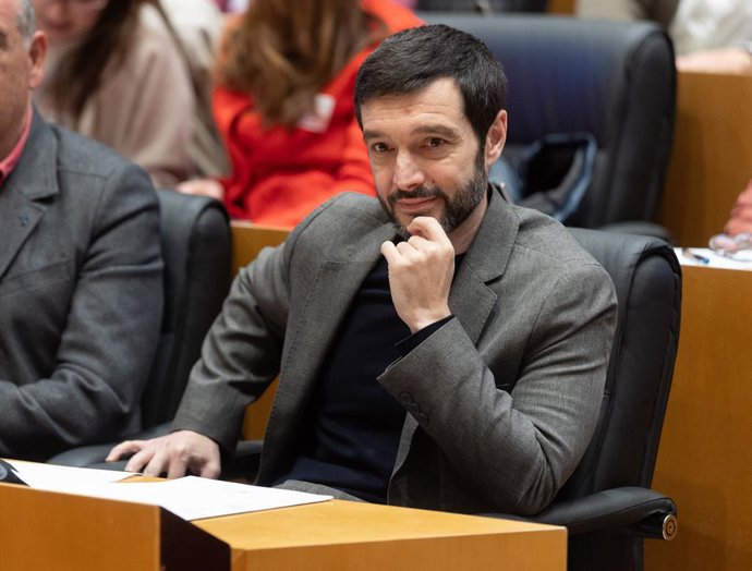 Archivo - El ministro de Derechos Sociales, Consumo y Agenda 2030, Pablo Bustinduy, durante la clausura de la jornada Plataforma del Voluntariado, en el Congreso de los Diputados, a 7 de febrero de 2025, en Madrid (España). El encuentro está organizado po