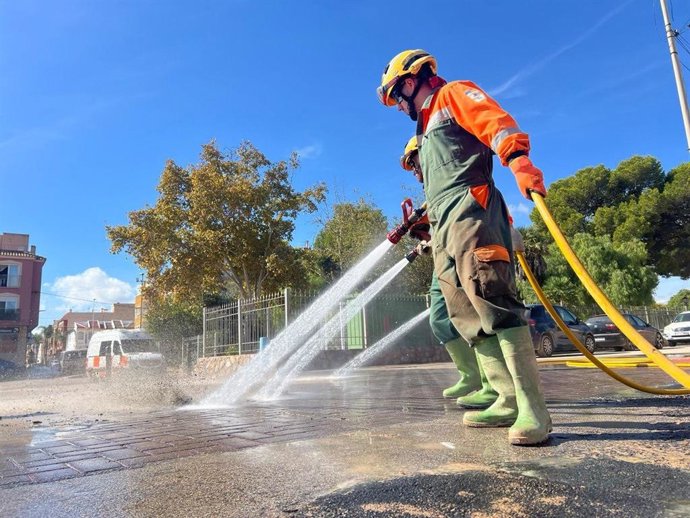 Efectivos desplegados por la Consejería de Medio Ambiente, Universidades, Investigación y Mar Menor.