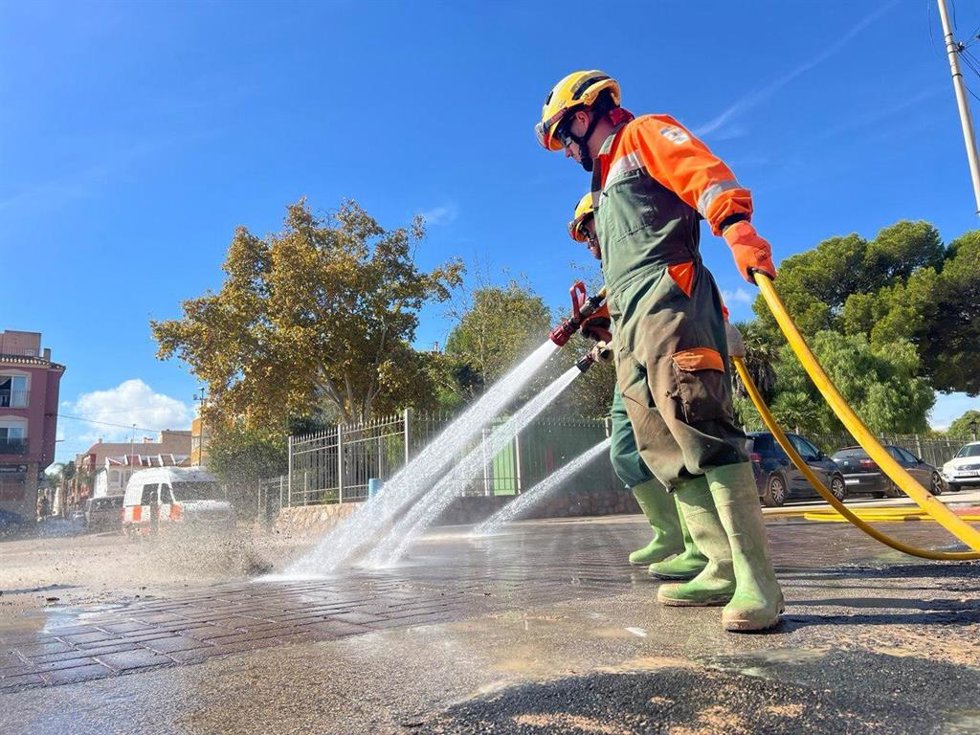 Efectivos desplegados por la Consejería de Medio Ambiente, Universidades, Investigación y Mar Menor.