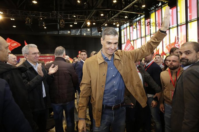 O Secretário Geral do PSOE e Presidente do Governo, Pedro Sánchez, durante o encerramento da conferência "Atreva-se a construir o futuro. The Next Generation Funds, engine of growth in Castilla y León', no Palacio de Exposiciones de León, em 26 e 26 de fe