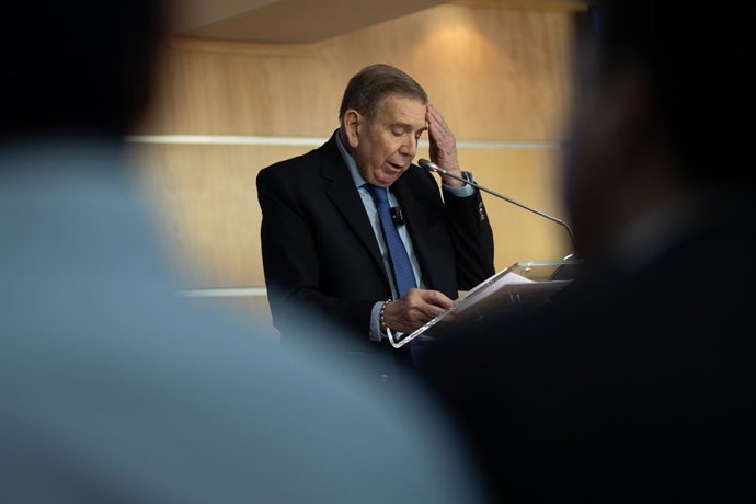 Archivo - El presidente electo de Venezuela Edmundo González, durante el evento ‘Venezuela, Memoria y Justicia’, en la sede del Parlamento Europeo, a 10 de junio de 2025, en Madrid (España). El encuentro incluye testimonios de víctimas, hallazgos de organ