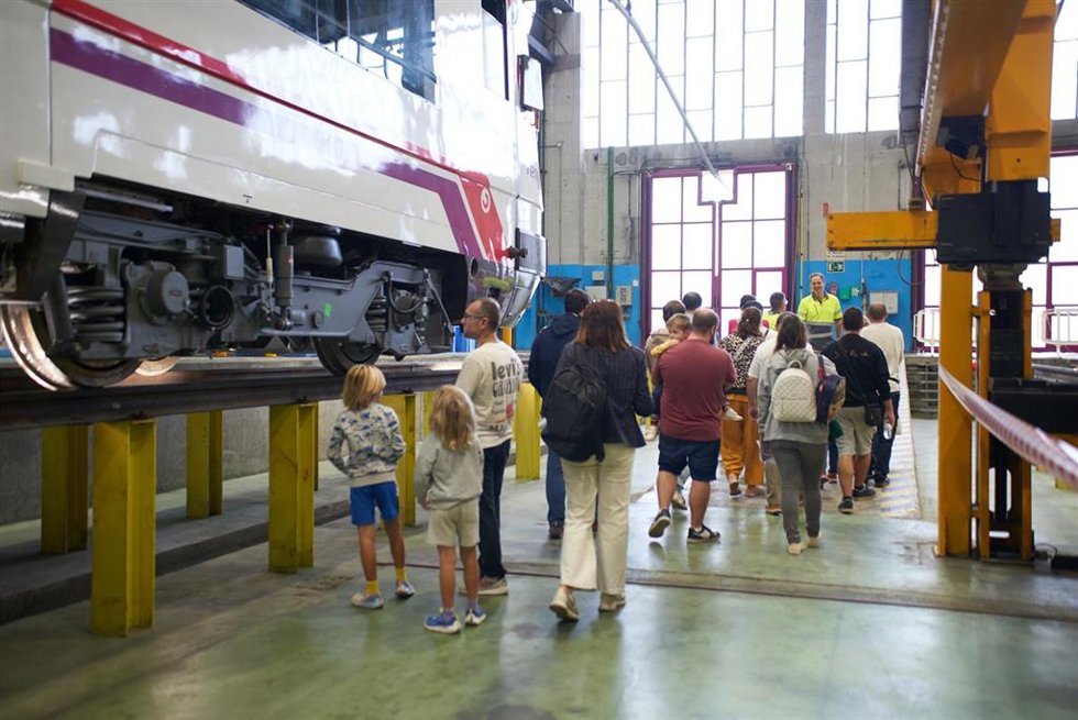 Renfe abre este domingo al público su Base de Mantenimiento de Valncia Font de Sant Lluís