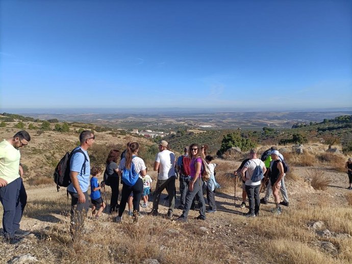 Jornada de senderismo y convivencia organizada por el PSOE de Jaén en la Fuente de la Zarza.