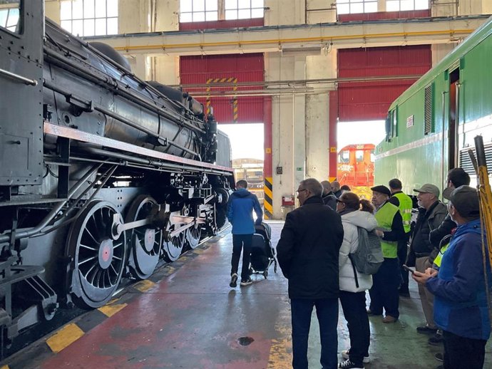 Renfe abre su taller de Motor en León a 300 visitantes en una jornada de puertas abiertas