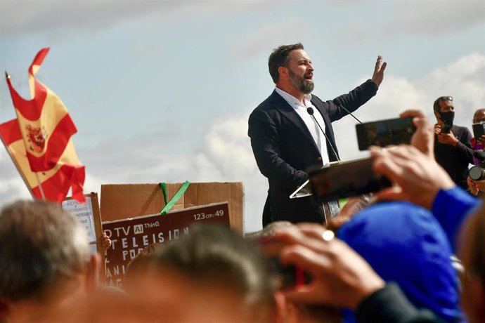 Archivo - El presidente de Vox, Santiago Abascal, interviene durante una concentración en Arrecife, Lanzarote (España), a 5 de diciembre de 2020. 