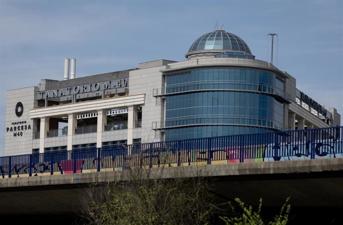 Archivo - Exterior del tanatorio de la M-40, a 10 de abril de 2025, en Madrid (España)